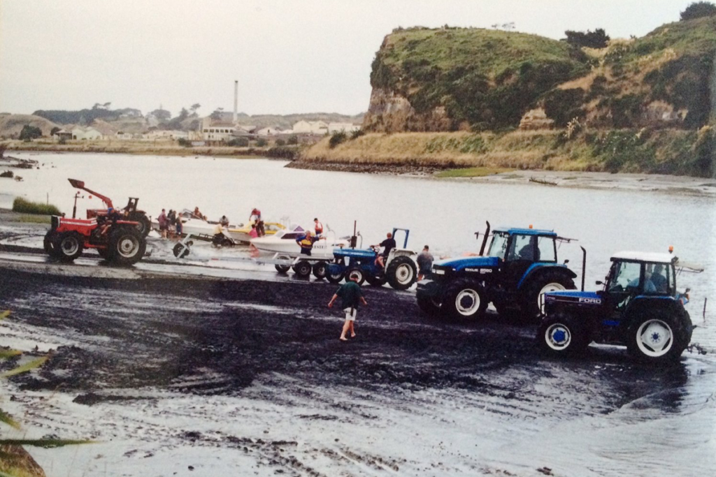 tractors-launchng-boats-in-old-days
